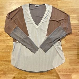 🛍 Zara V-neck top - Colour-blocked - S